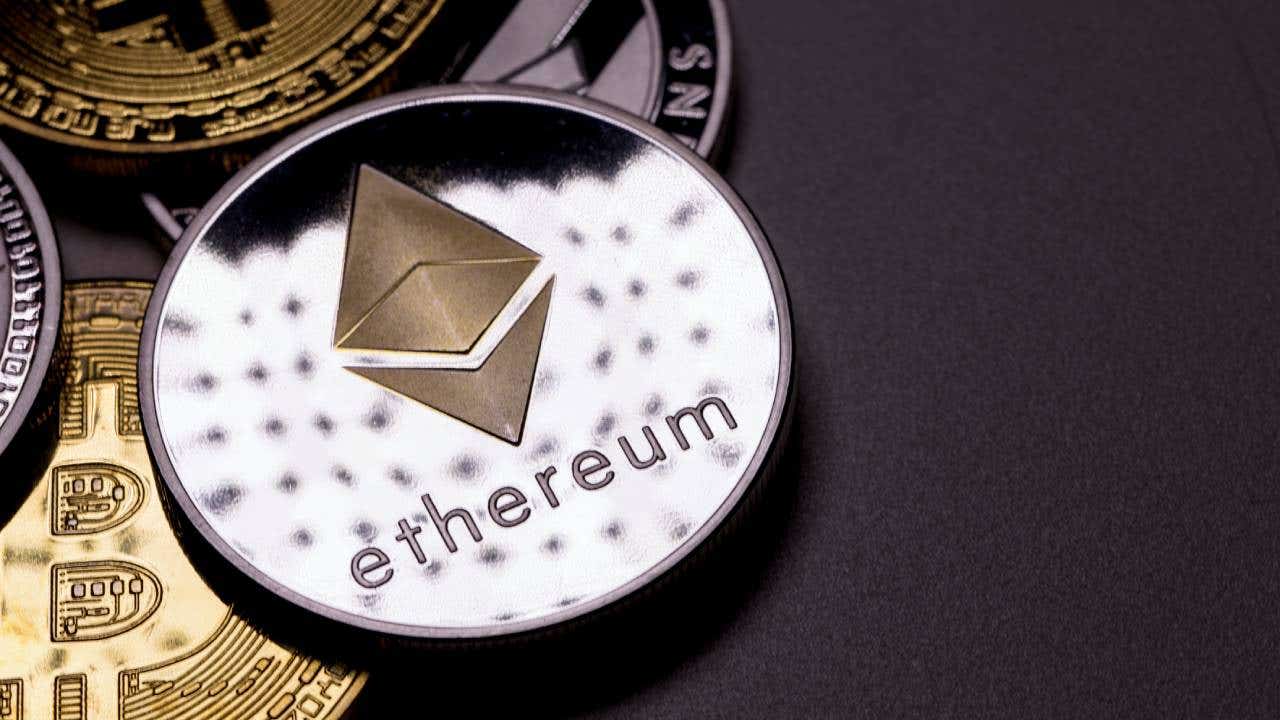 Comparative infographic of the top 9 Ethereum futures ETFs for 2025, highlighting key features like performance, fees, and fund names such as ProShares Ether Strategy ETF, Bitwise Ethereum Strategy ETF, and VanEck Ethereum Strategy ETF.
